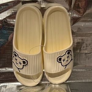 men's flip flops with Japanese bears